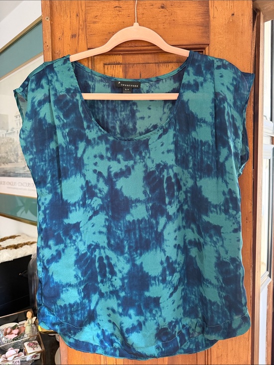 Forever 21 Tops - Forever 21 Teal and Navy Tie-Dye Cap Sleeve Blouse